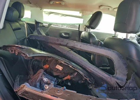 2019 Jeep Compass Latitude z USA, uszkodzony, nr VIN 3C4NJDBB9KT809575